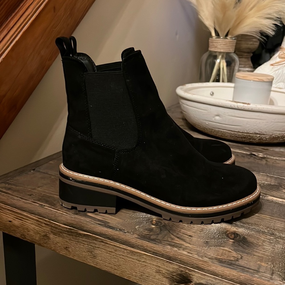 Suede boots